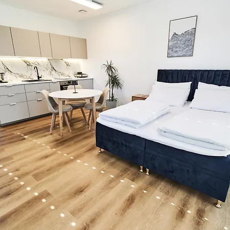 Blue Alpine Nest Komenda